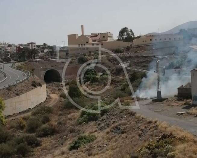 El incendio de esta tarde en el Barranco Real de Telde/TA.